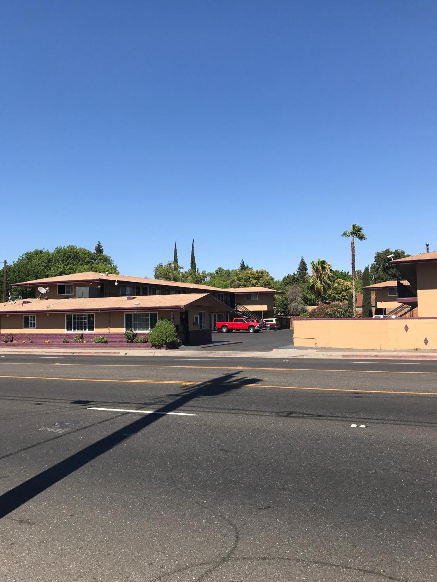 Economy Motel 2*